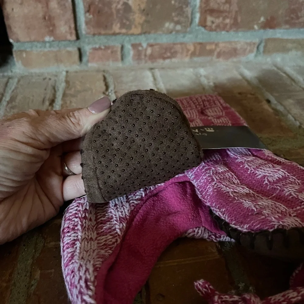 NWT Bearpaw Cap & Bootie Combo Set